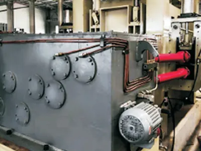 Riduttori elicoidali multialbero per presse metalliche