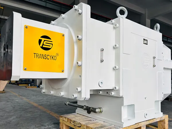 Riduttori industriali e riduttori di velocità per l'estrusione di materie plastiche